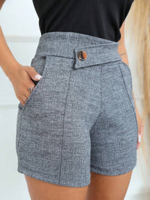 Shorts Meia Coxa com Bolso e Detalhe Cinto/Botão.🔥🔥